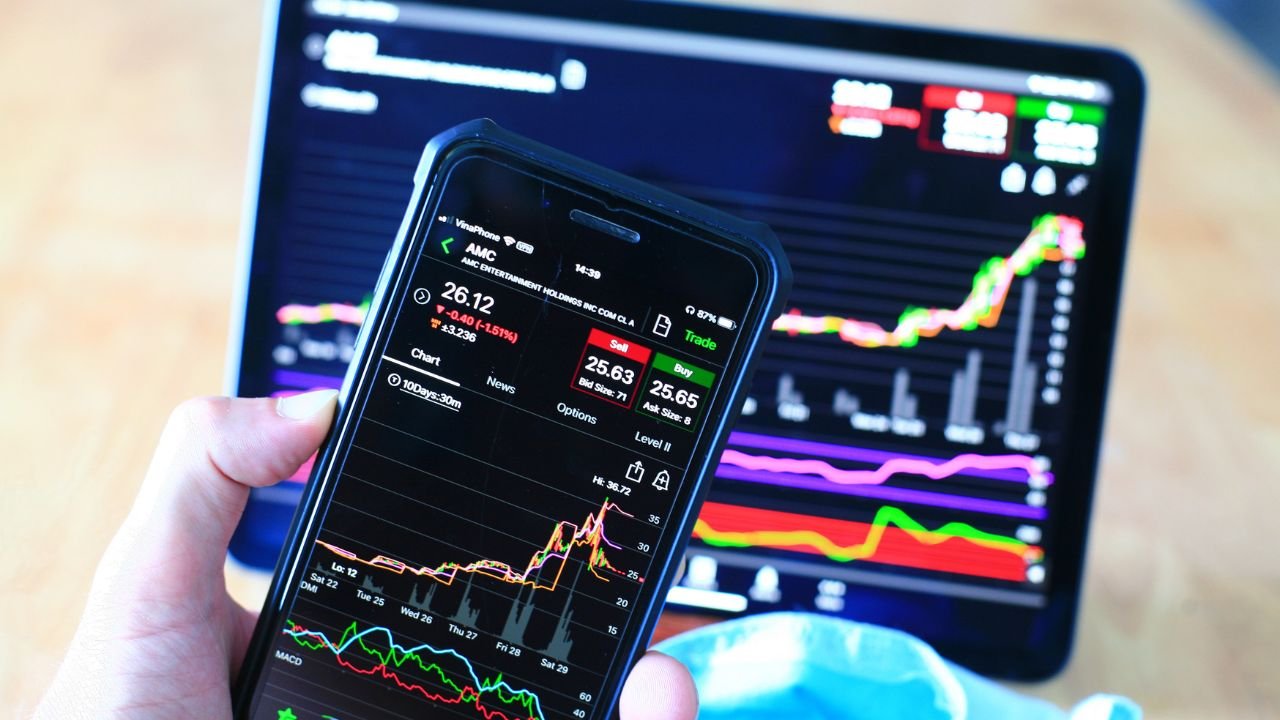 New Year Stocks: नए साल में स्टॉक खरीद कर मुनाफा कमाना चाहते हैं, तो खरीद लीजिए ये 6 शेयर