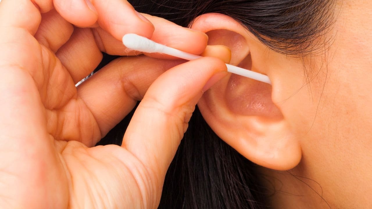 कान की गंदगी से परेशान हो? आजमाएं ये चमत्कारी घरेलू नुस्खे और पाएं राहत मिनटों में!