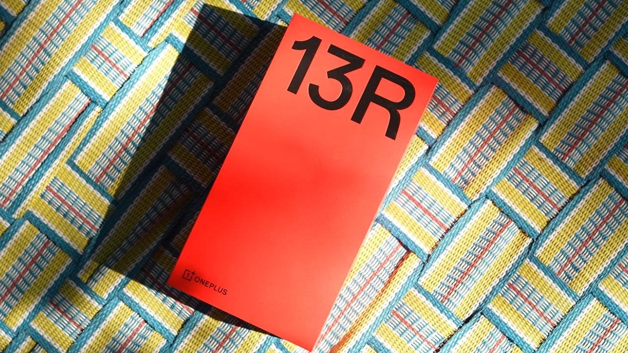 6000mAh की बड़ी बैटरी और 50MP कैमरे के साथ इतने पैसों में खरीद सकते हैं OnePlus 13R