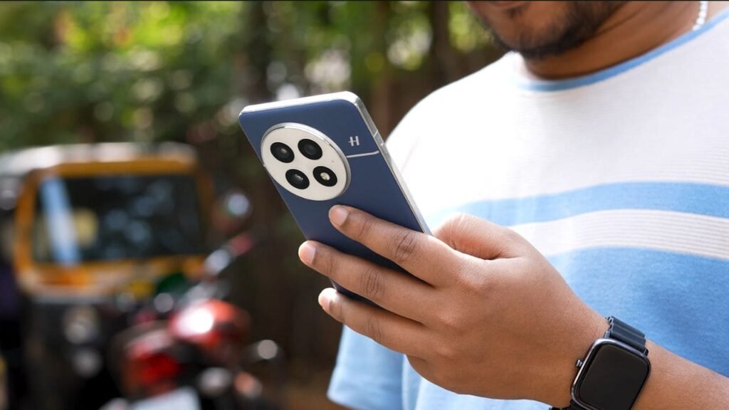 6000mAh की बड़ी बैटरी और 50MP कैमरे के साथ इतने पैसों में खरीद सकते हैं OnePlus 13R OnePlus 13R