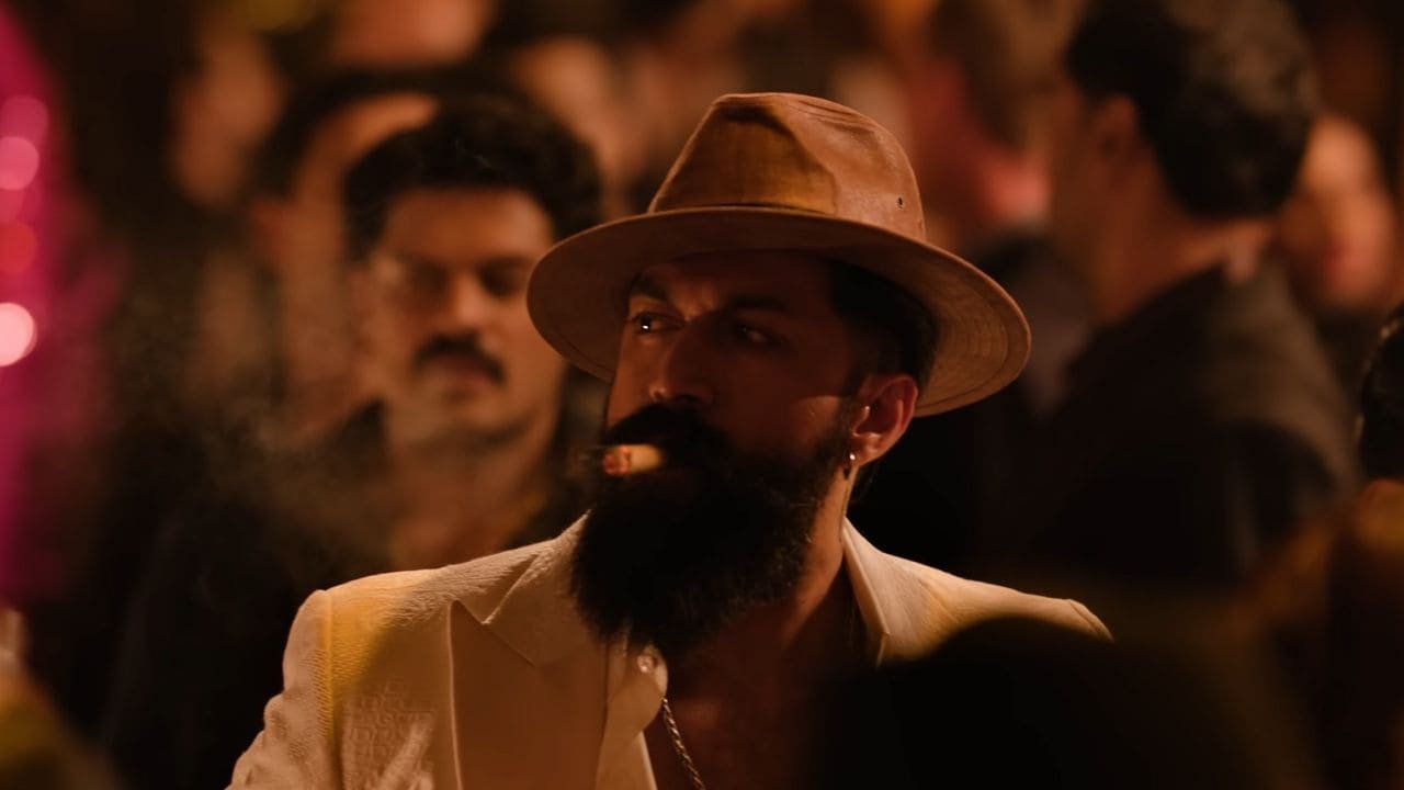 साउथ सुपरस्टार यश की अगली मूवी का टीजर उतरा मैदान में, फिर से खलनायक लुक में नजर आएंगे KGF स्टार