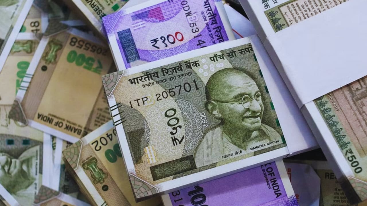 केंद्रीय कर्मचारियों के लिए 1 अप्रैल से नई पेंशन स्कीम लागू, क्या है इसकी खासियत? पूरा समझें