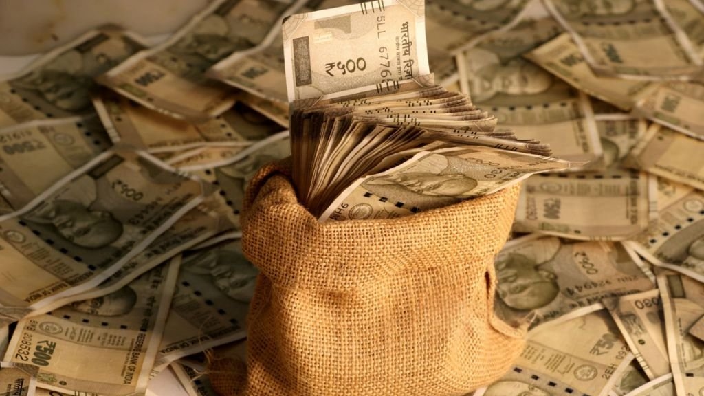 Kisan Vikas Patra Yojana: डाकघर की यह धमाकेदार स्कीम, कुछ महीनों में पैसे डबल करके देगी, जानें कैसे मिलेगा फायदा