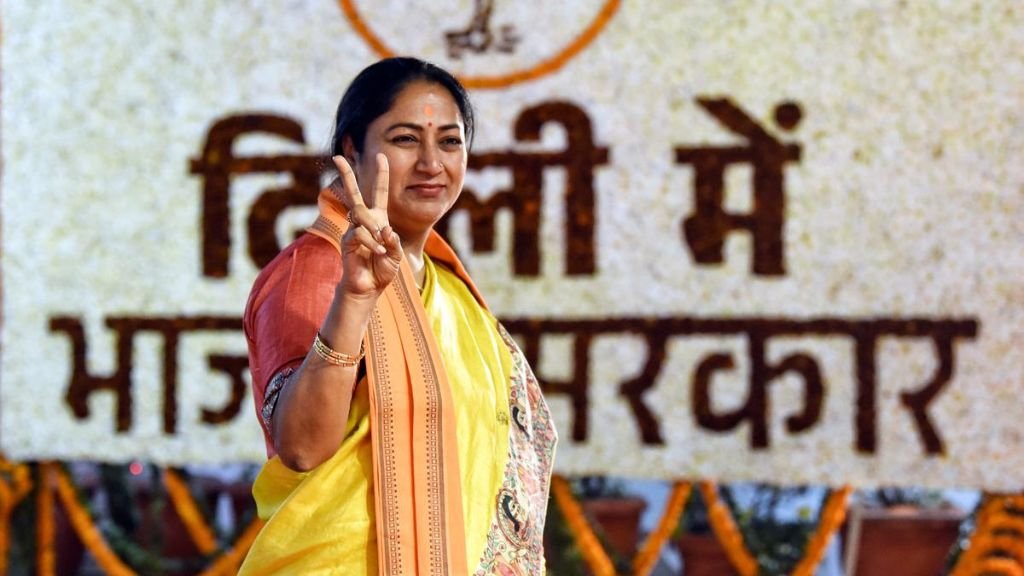 दिल्ली की मुख्यमंत्री रेखा गुप्ता का बड़ा दावा – "खाली खजाना छोड़ गई पिछली सरकार, लेकिन महिलाओं को 2500 रुपये देने का वादा रहेगा कायम"