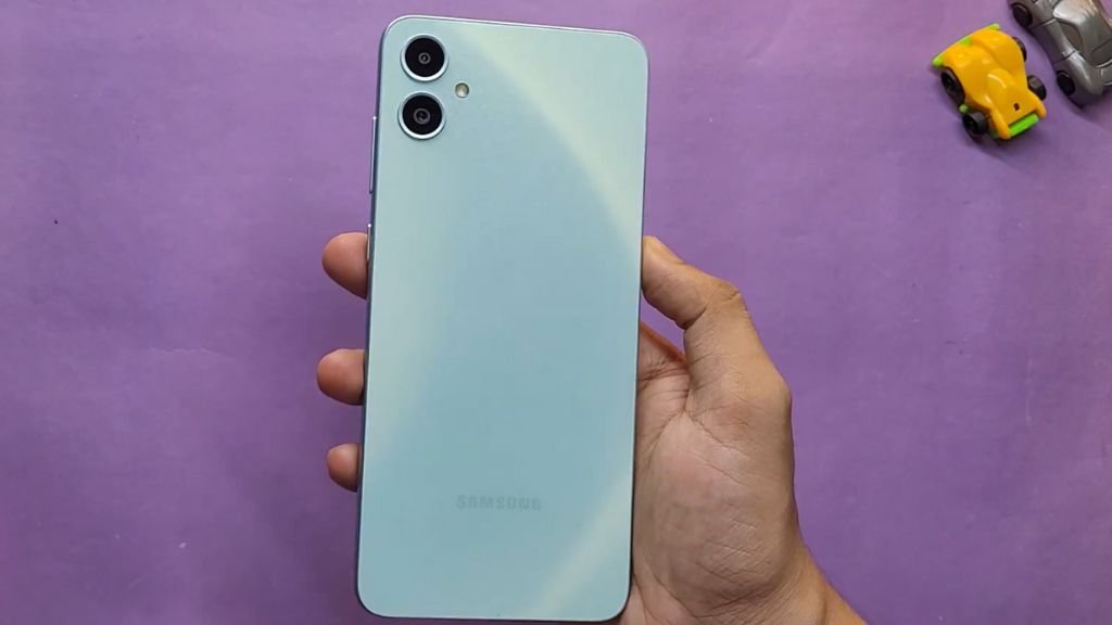 प्रीमियम फीचर्स के साथ सैमसंग लेकर आ गया 10 हजार से भी कम में नया स्मार्टफोन, मिलेगी 5000mAh की बैटरी