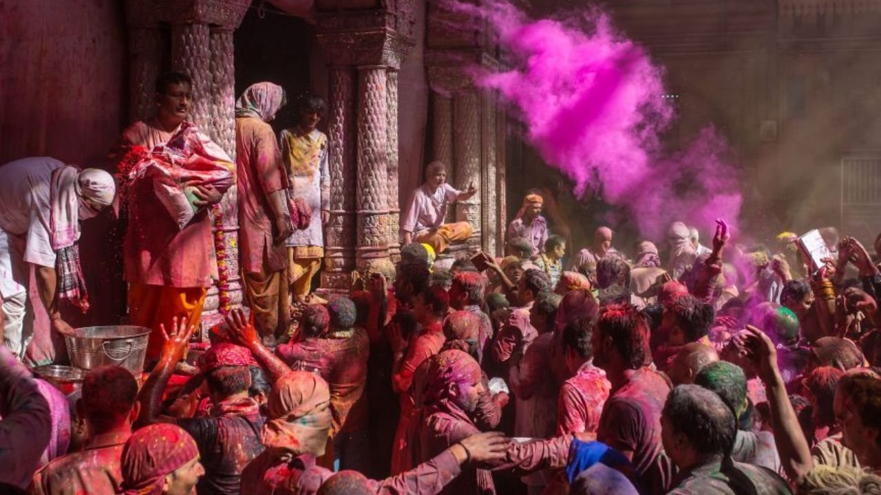 राजधानी में होली के हुड़दंग का काला साया, कई इलाकों में मारपीट और झगड़े, पुलिस ने दर्ज किए मामले