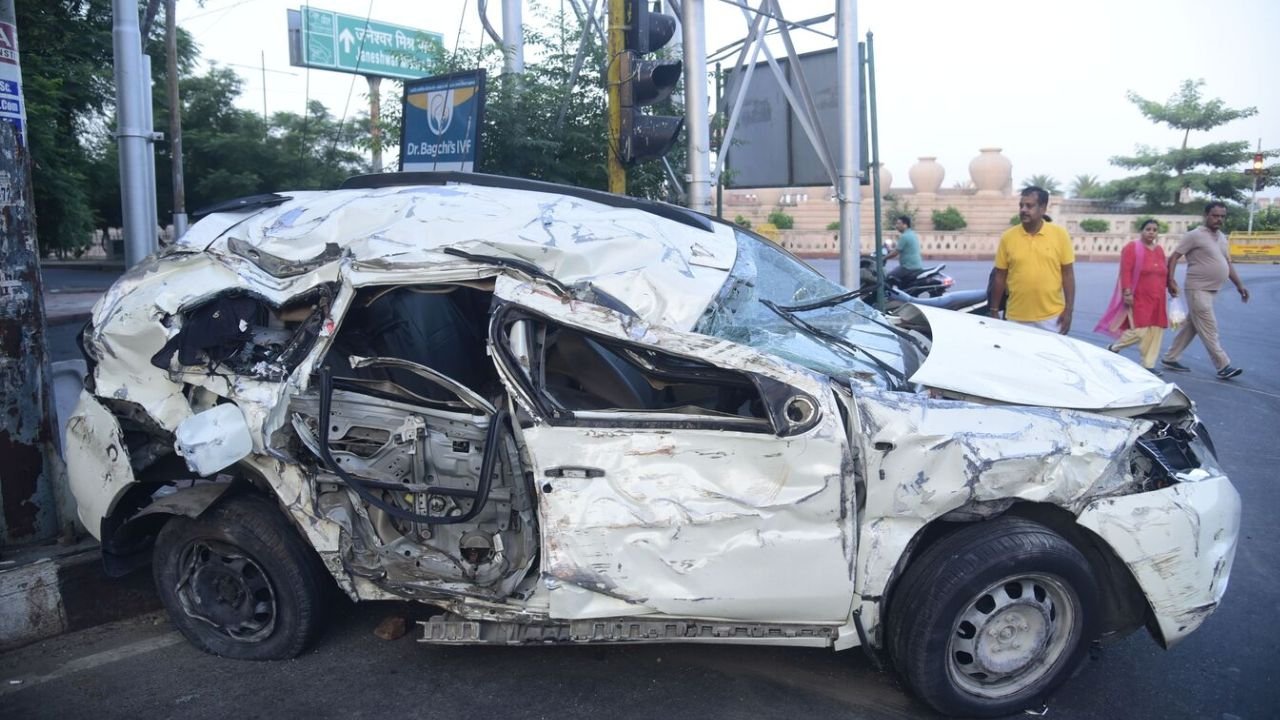 लखनऊ में भीषण सड़क हादसा, डिवाइडर पर सो रहे चार लोगों को टाटा सूमो ने रौंदा, दो की मौत