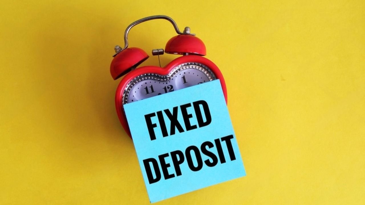 31 मार्च 2025 से पहले इन 5 स्कीम्स में लगाएं पैसा, FD से ज्यादा कमाई बिना रिस्क के