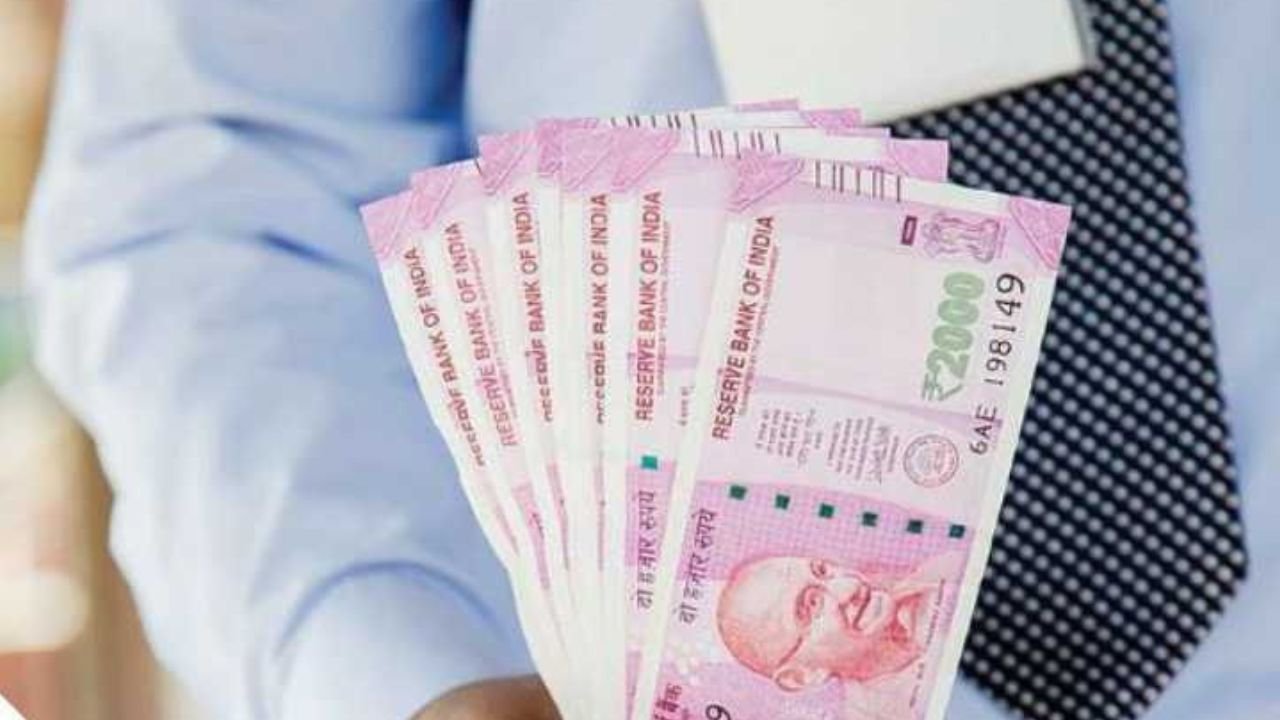 केंद्रीय कर्मचारियों की उम्मीदों पर बड़ा झटका! इस बार महंगाई भत्ते में होगी सबसे कम बढ़ोतरी? जानें कब आएगा फैसला